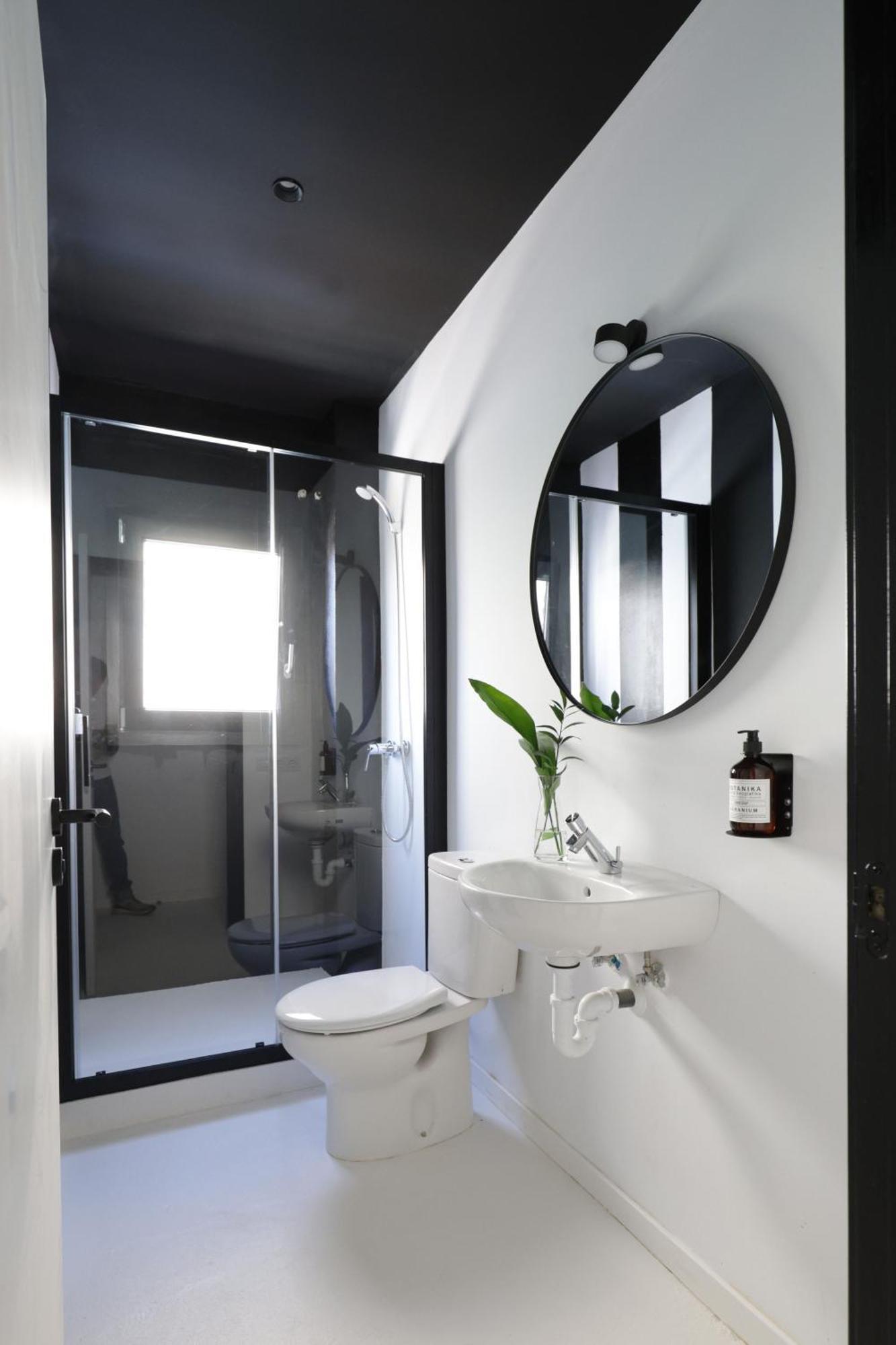 Black And White Hostel Palamós Eksteriør bilde